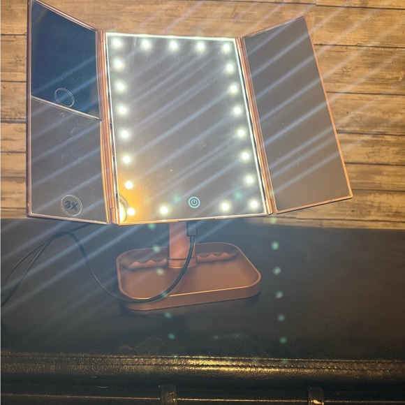 Tri-Fold LED Makeup Mirror with Touch Control - Rose Gold - Picture 2 of 5